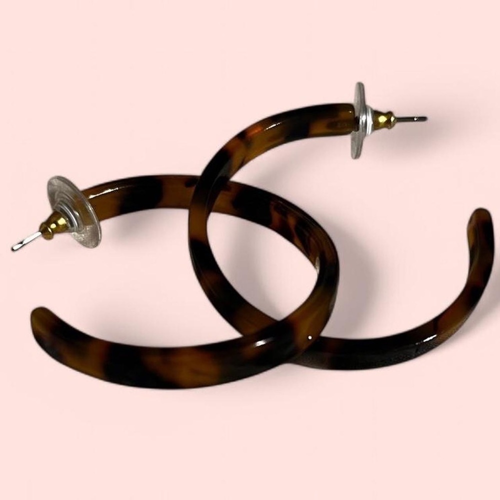 Tortoiseshell acetate hoop earrings
